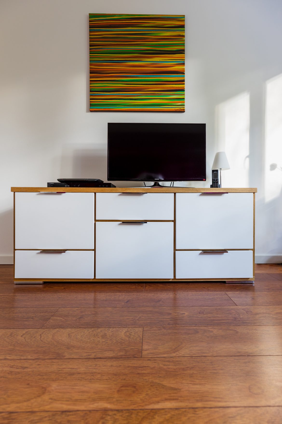 Sideboard mit Regalen – ein vielseitiges Möbelstück